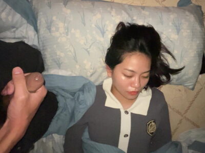 Lén vào phòng em lúc ngủ mà chỉ dám quay tay